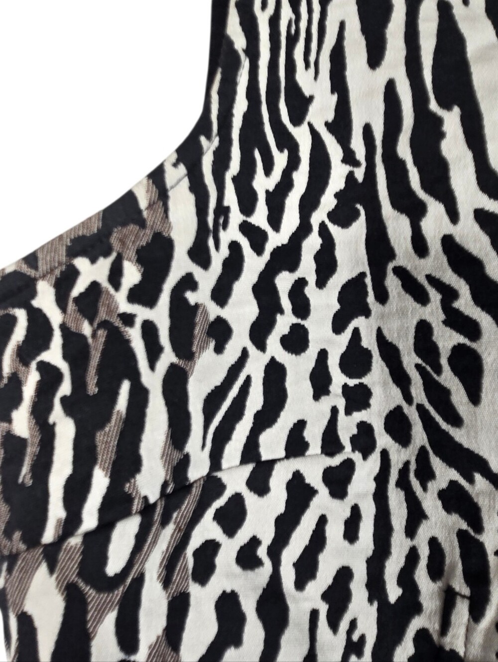 St. John Animal Print Sheath Dress Quiet Luxury Mixed Safari Sleeveless Size 8 - Picture 9 of 16